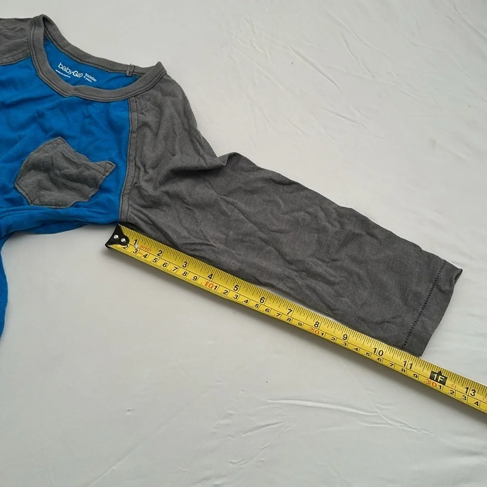 Gap blue and gray colorblock crew neck raglan sleeve pocket t-shirt